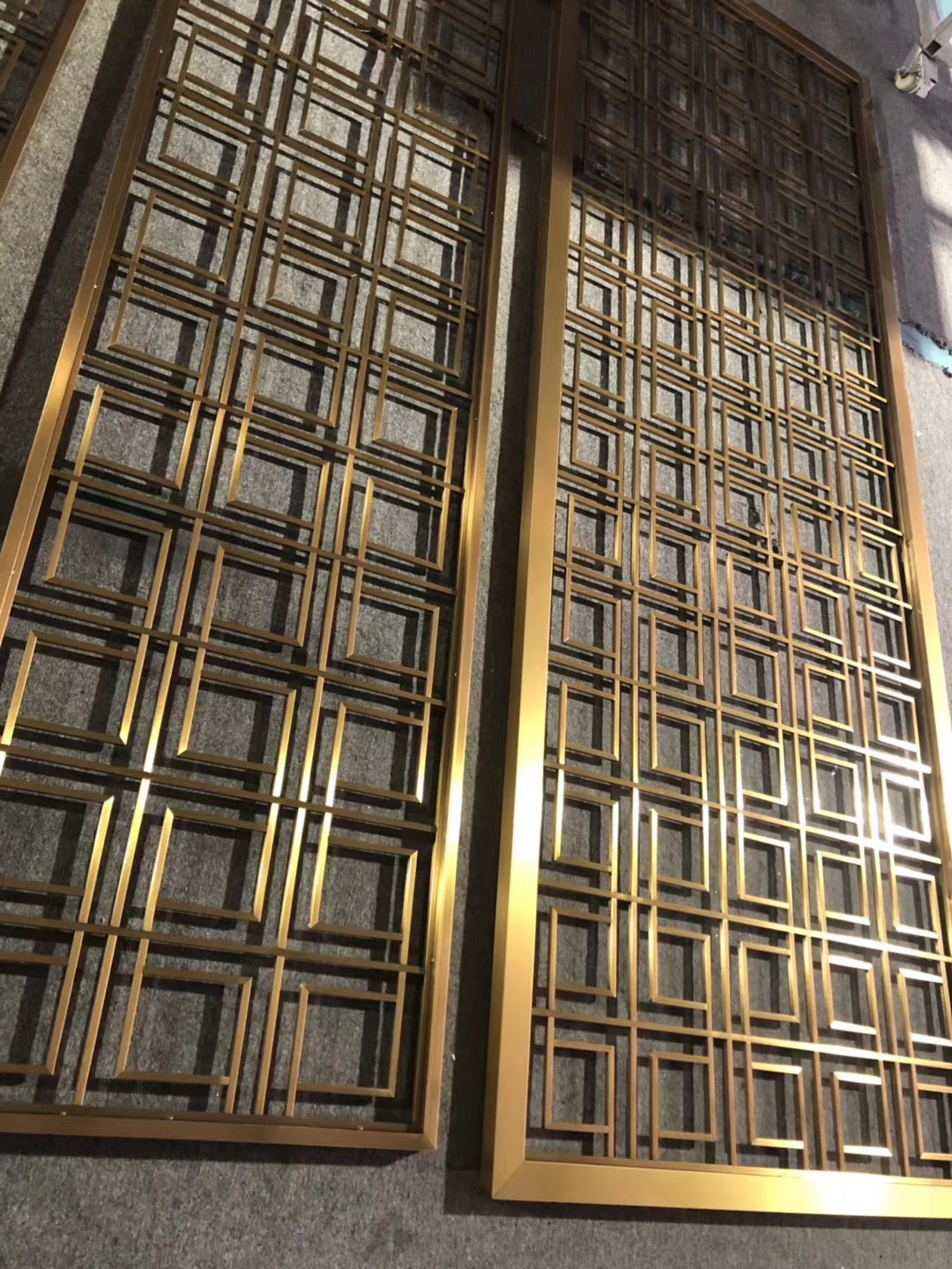 天津酒店裝飾專(zhuān)用不銹鋼屏風(fēng)圖片