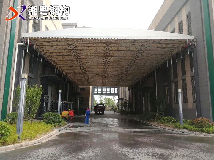 镀锌管伸缩式雨棚定做佛山伸缩遮阳雨棚60乘1.2mm镀锌管伸缩式雨棚定做