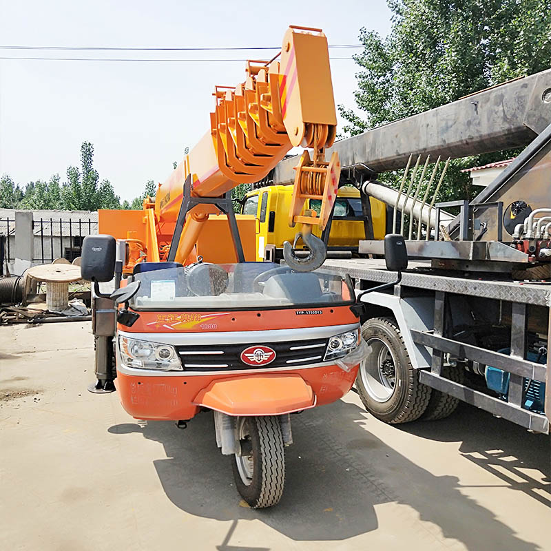 五噸三輪車(chē)小型吊車(chē)圖片/五噸三輪車(chē)小型吊車(chē)樣板圖 (2)