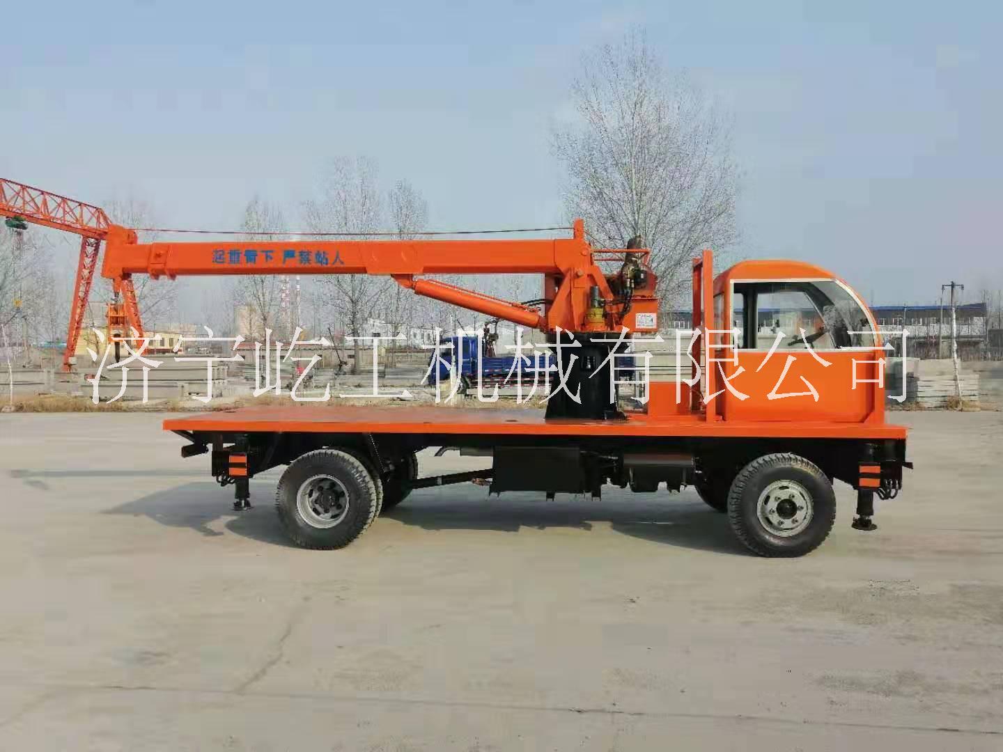 四驅四不像平板吊拖拉機隨車吊圖片