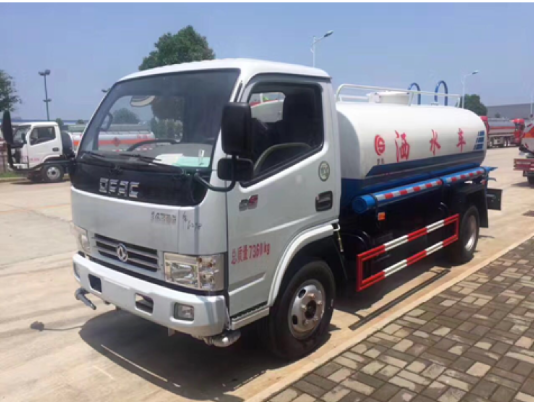 東風(fēng)多利卡8噸灑水車生產(chǎn)廠家