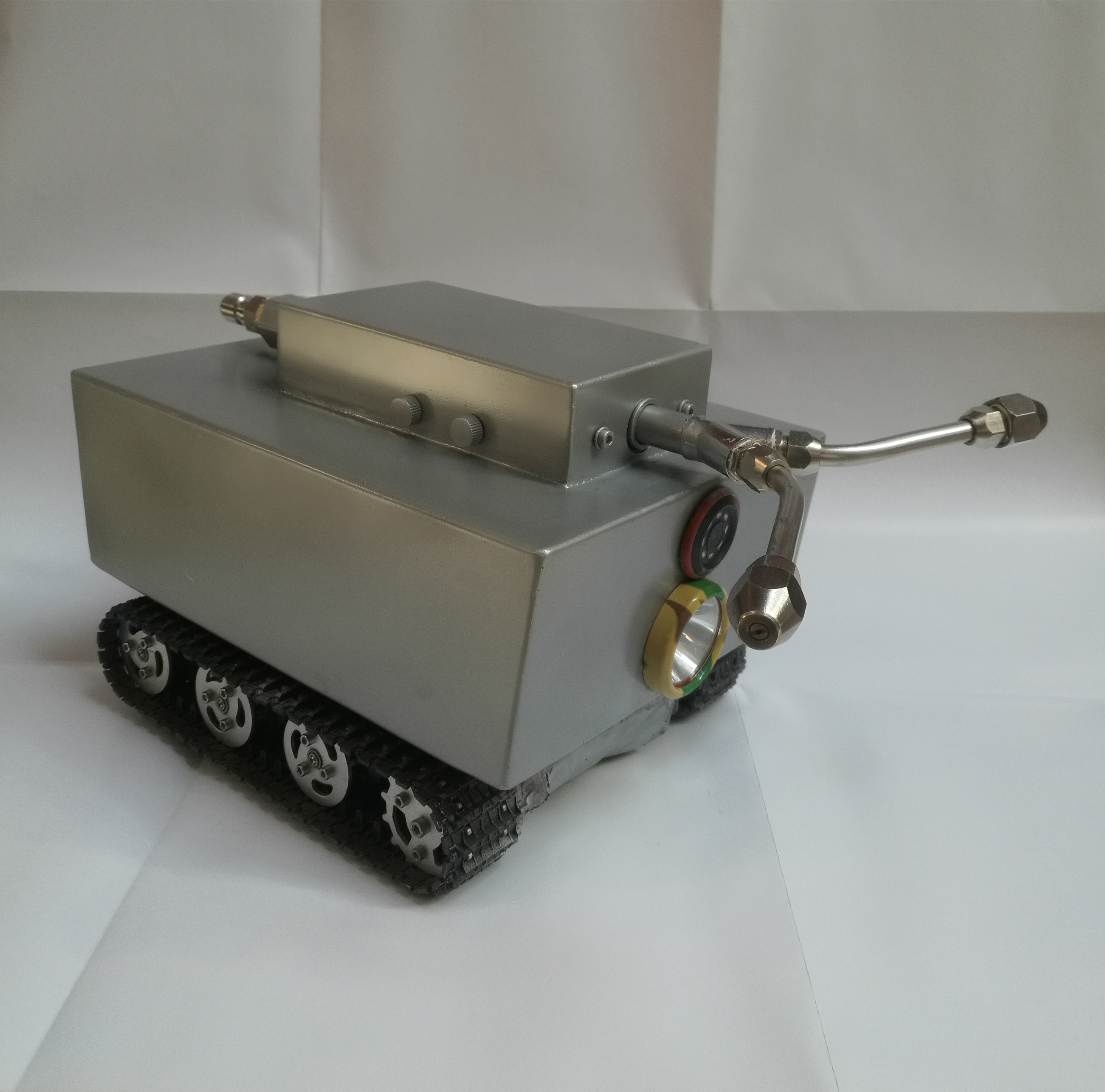 廠家直銷大型高溫高壓蒸汽熱水多功能管道清洗機(jī)器人