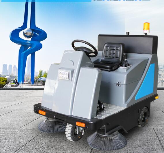 駕駛式掃地機(jī)圖片