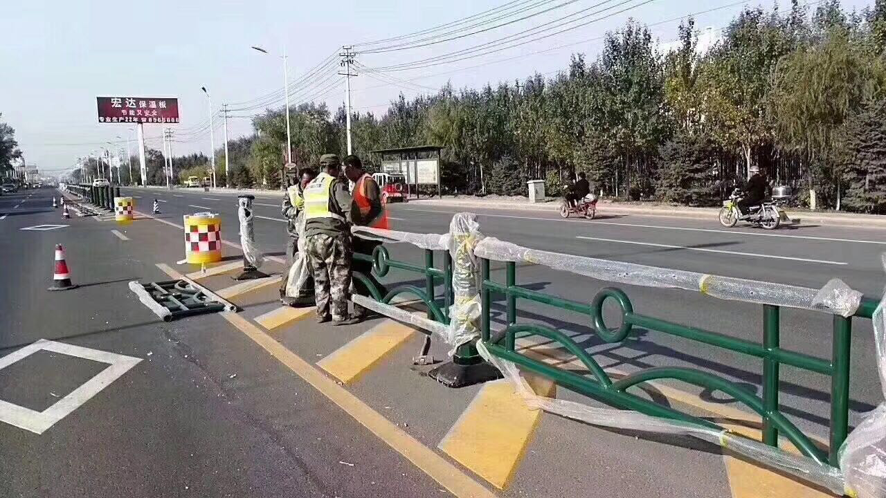 新型道路護(hù)欄4圖片
