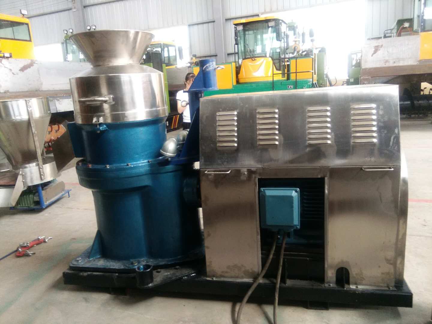 生物有機(jī)肥顆粒造粒機(jī)圖片