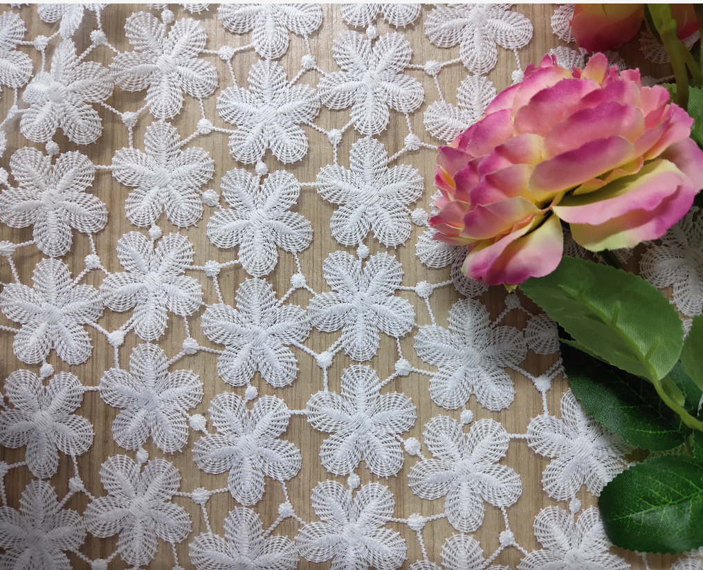 網(wǎng)布牛奶絲刺繡婚紗布?xì)W根紗花邊圖片/網(wǎng)布牛奶絲刺繡婚紗布?xì)W根紗花邊樣板圖 (1)