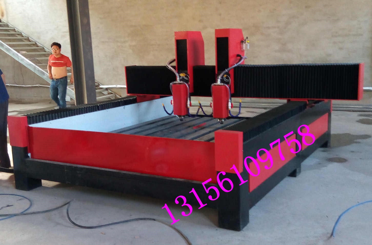 哪家可以專(zhuān)門(mén)定制石材雕刻機(jī)+石獅圖片