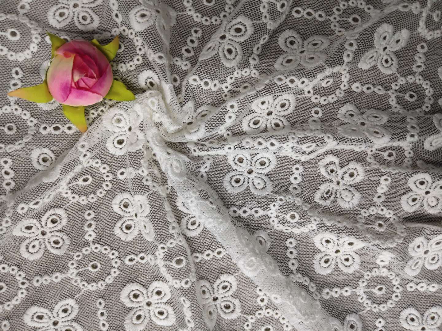 網(wǎng)布刺繡鏤空花邊滿幅繡圖片