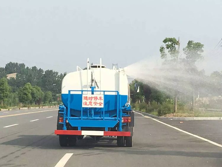東風(fēng)d6底盤5噸8噸10噸灑水車圖片