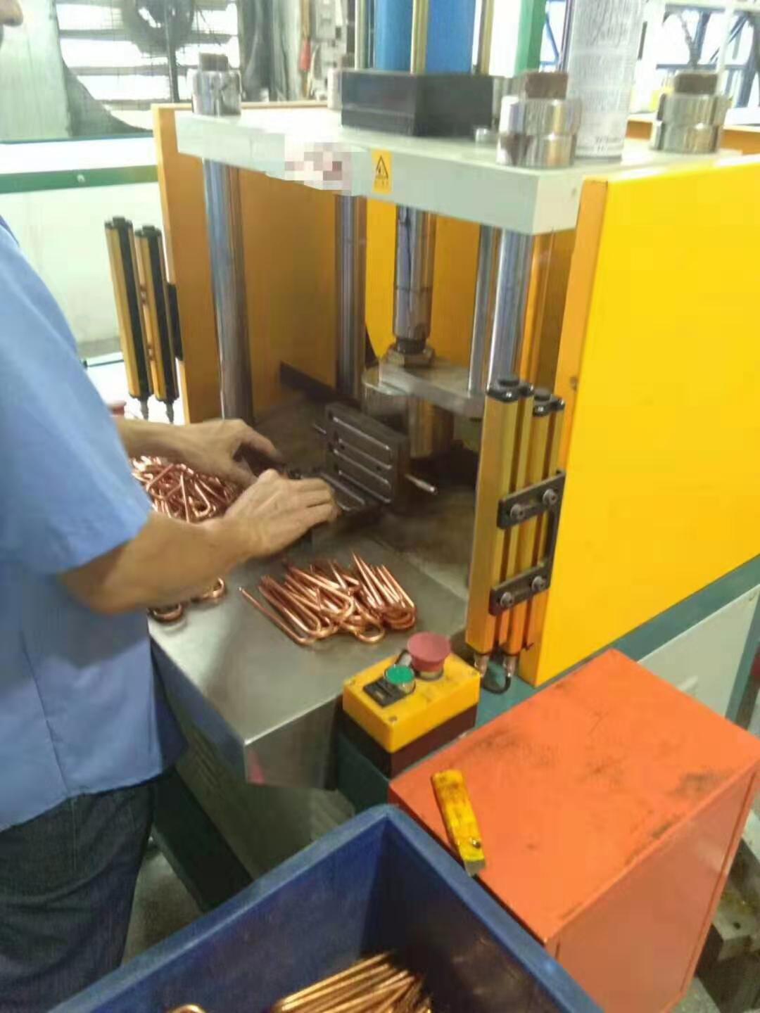 電腦銅管散熱器熱壓成型機(jī)圖片