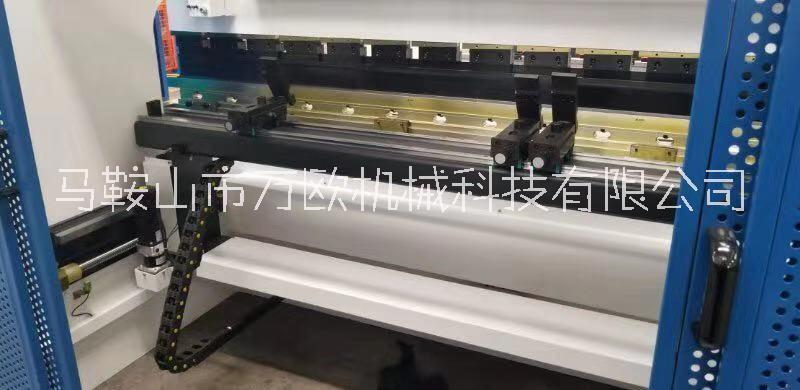 大連折彎?rùn)C(jī)圖片