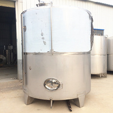 大型白酒果酒儲存發(fā)酵罐圖片