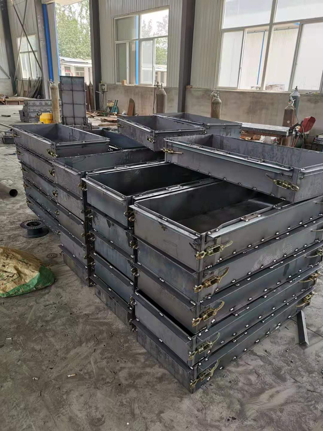 檢查井模具、防撞墻模具、來圖定制