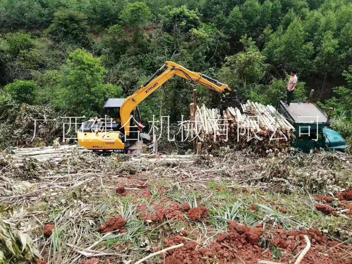 南宁抓木机 轮式挖掘机哪家好？新源挖掘机不容错过