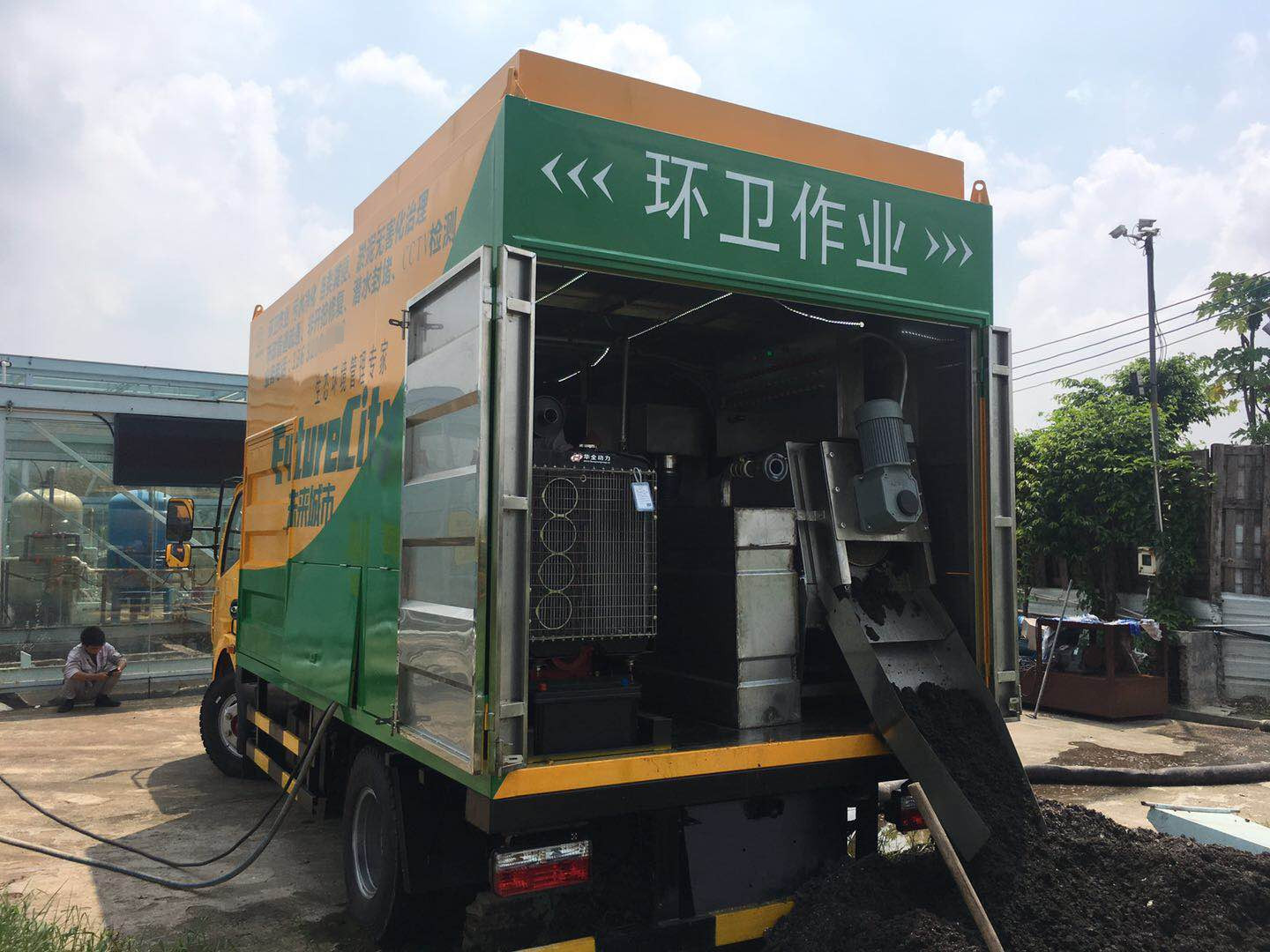 東莞新型吸糞車圖片