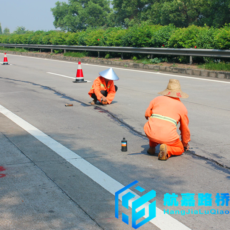 混凝土路面起砂怎么办 水泥路面起砂用什么修复最 好 河南混凝土路面修补料生产厂家 混凝土路面修补料图片