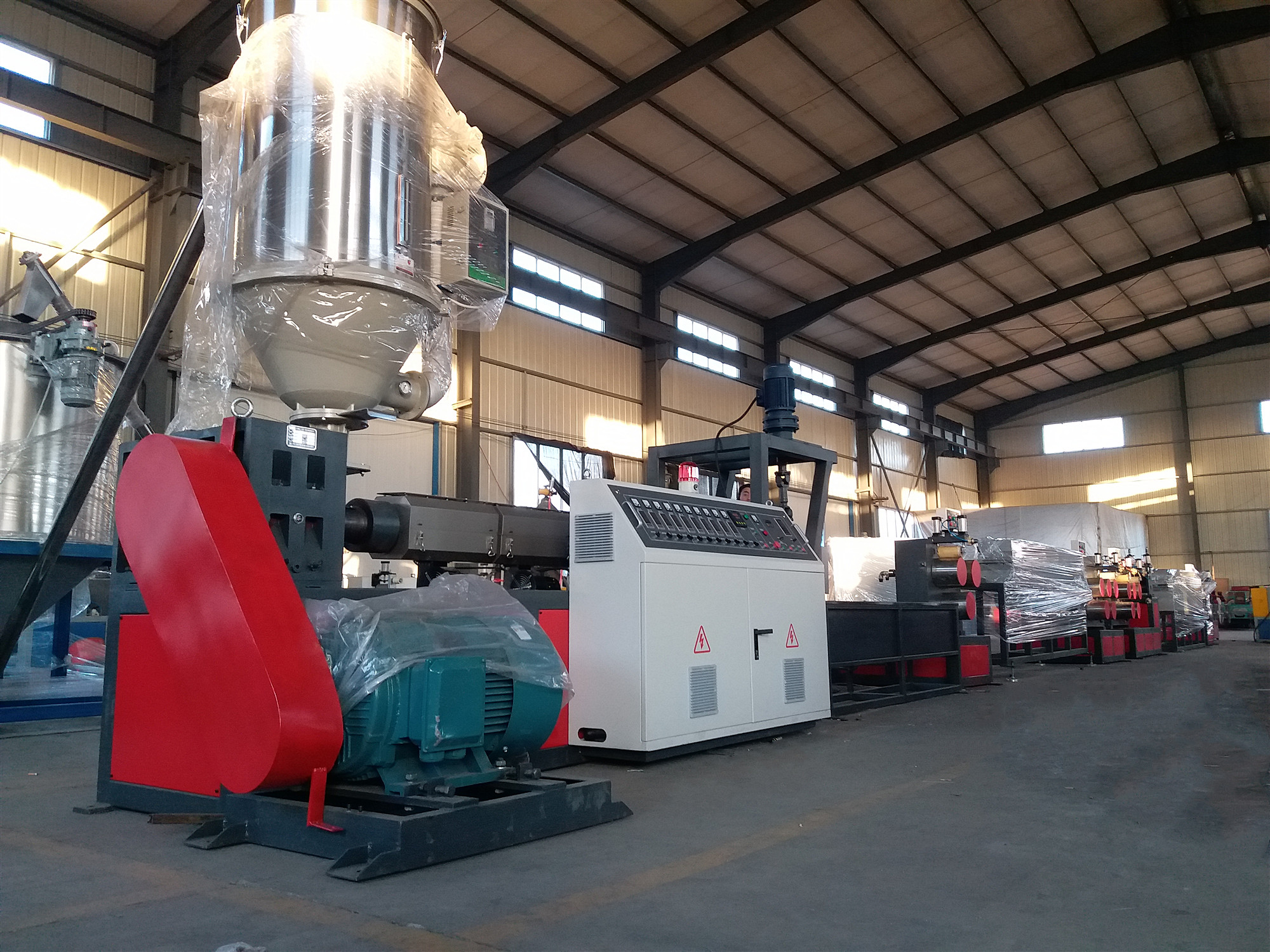 PET打包帶一出二生產(chǎn)設(shè)備廠商圖片