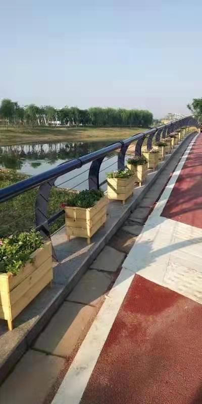 橋梁防撞護(hù)欄圖片