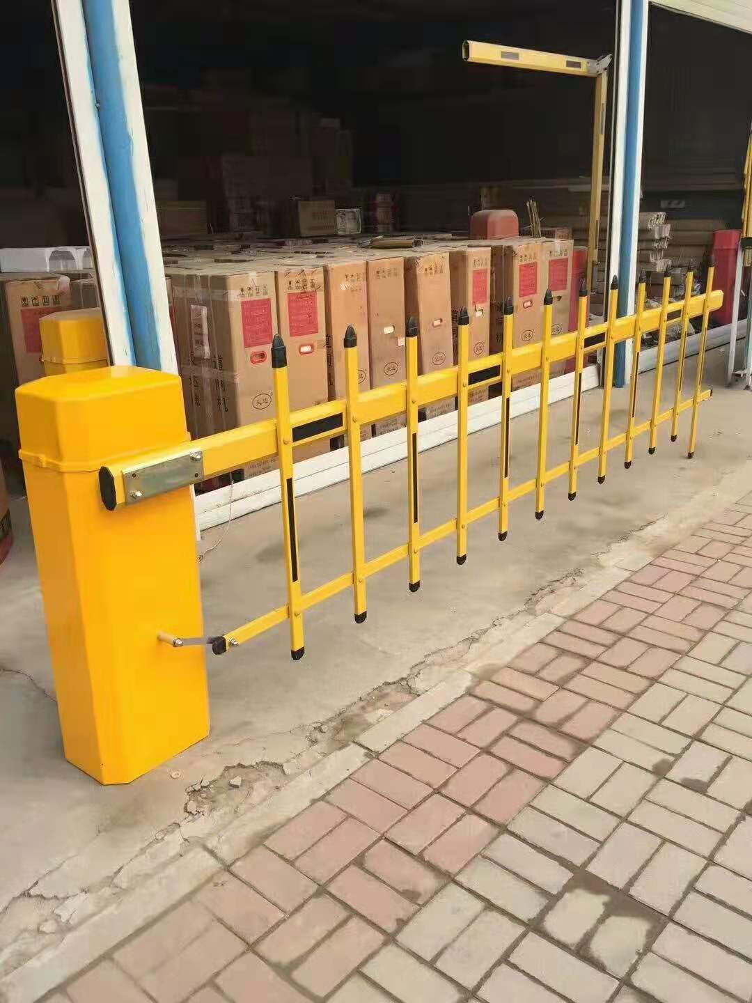 高清車牌自動識別系統(tǒng)道閘圖片