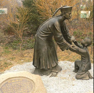 鑄銅人物雕塑圖片