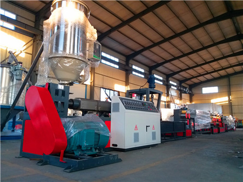 PET打包帶生產(chǎn)設(shè)備圖片