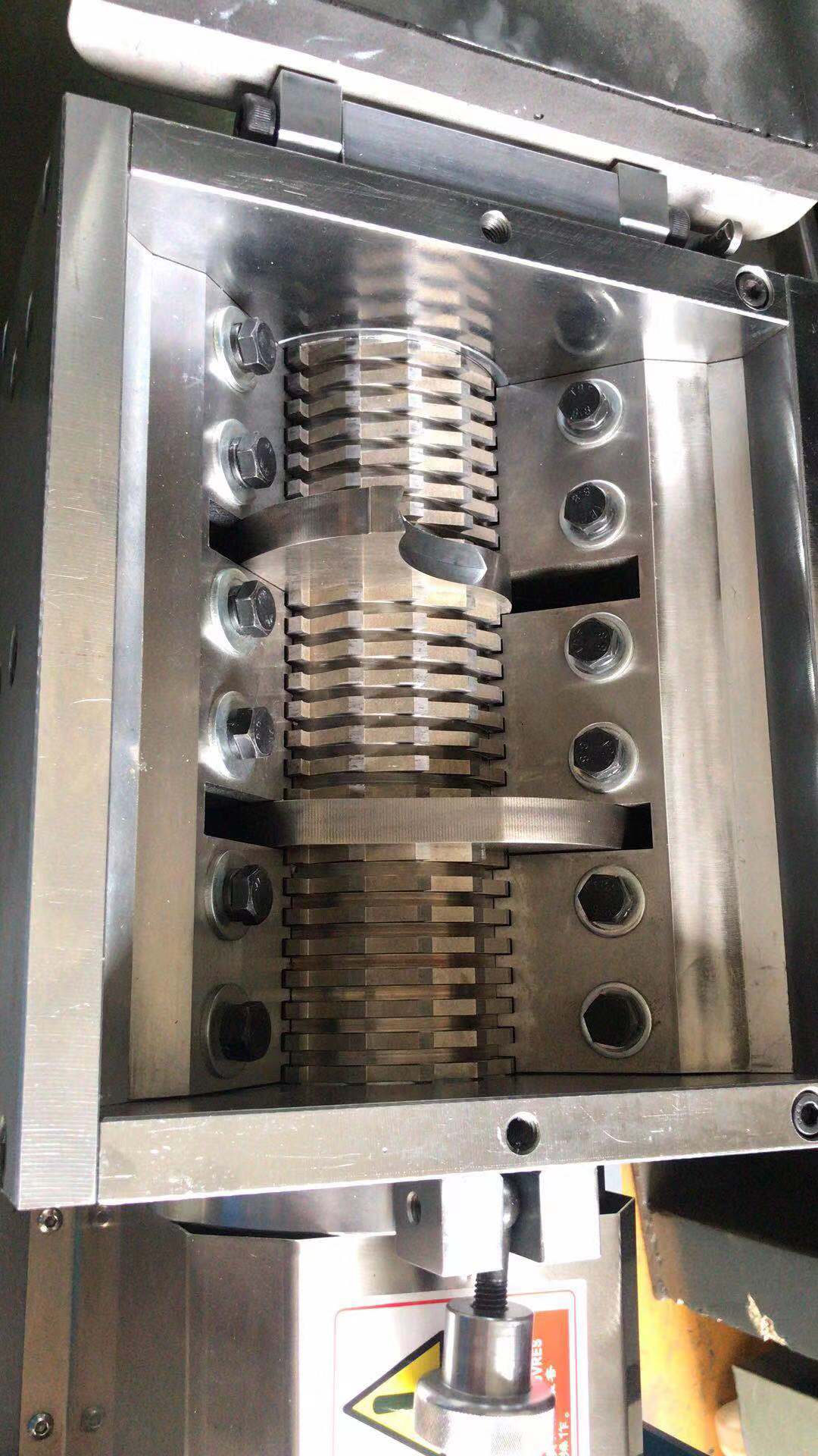 慢速粉碎機(jī)圖片/慢速粉碎機(jī)樣板圖 (2)