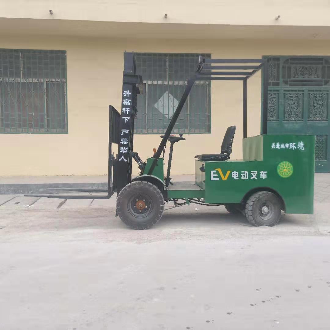 叉車(chē)種類(lèi)電動(dòng)四輪起重叉車(chē)  小型電動(dòng)叉車(chē) 小型載重機(jī)
