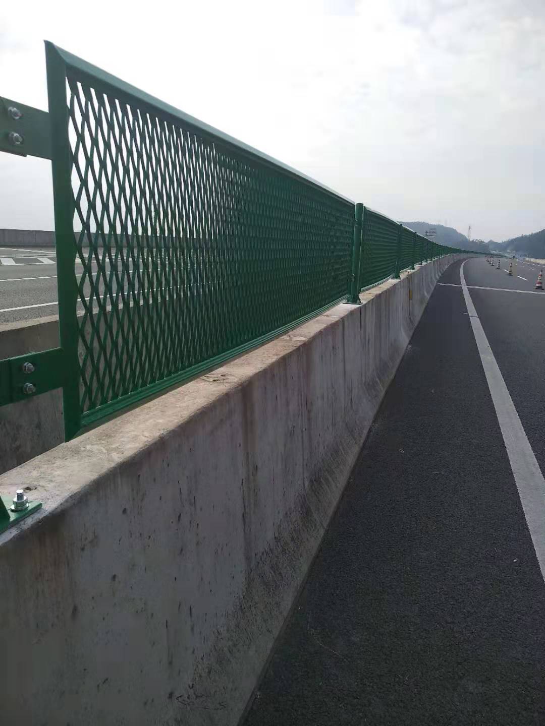 防眩护栏网高速公路