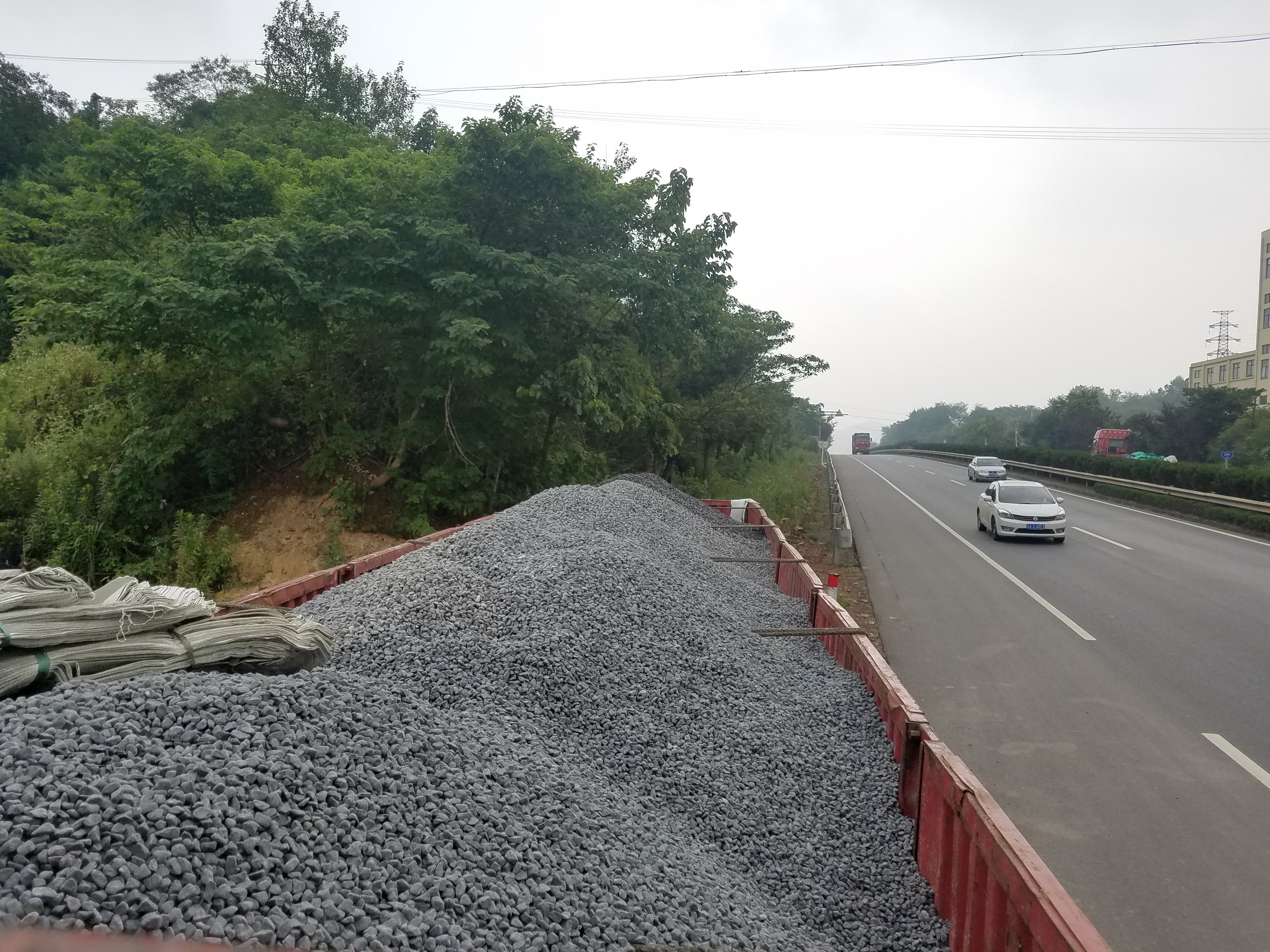 南京市黑色水洗石生产厂家-黑色水磨砾石厂家黑色水洗石生产厂家-黑色水磨砾石厂家-玄武岩精加工黑色砾石