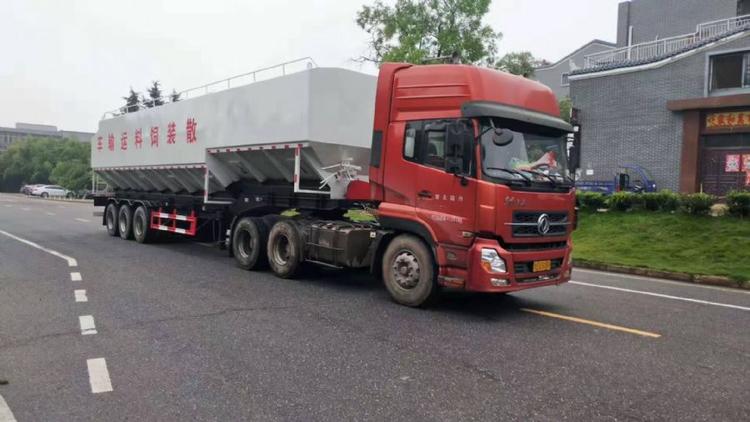 66方半掛散裝飼料運(yùn)輸車圖片