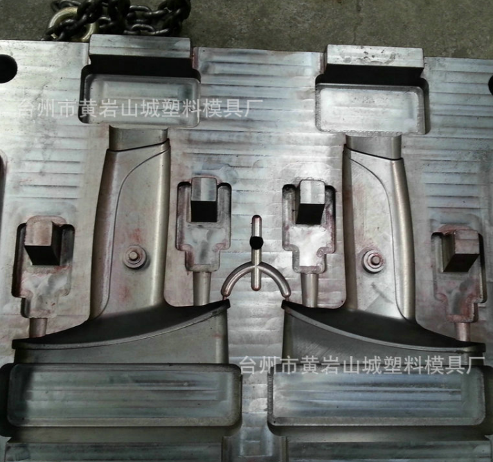 塑料吹塑模具圖片