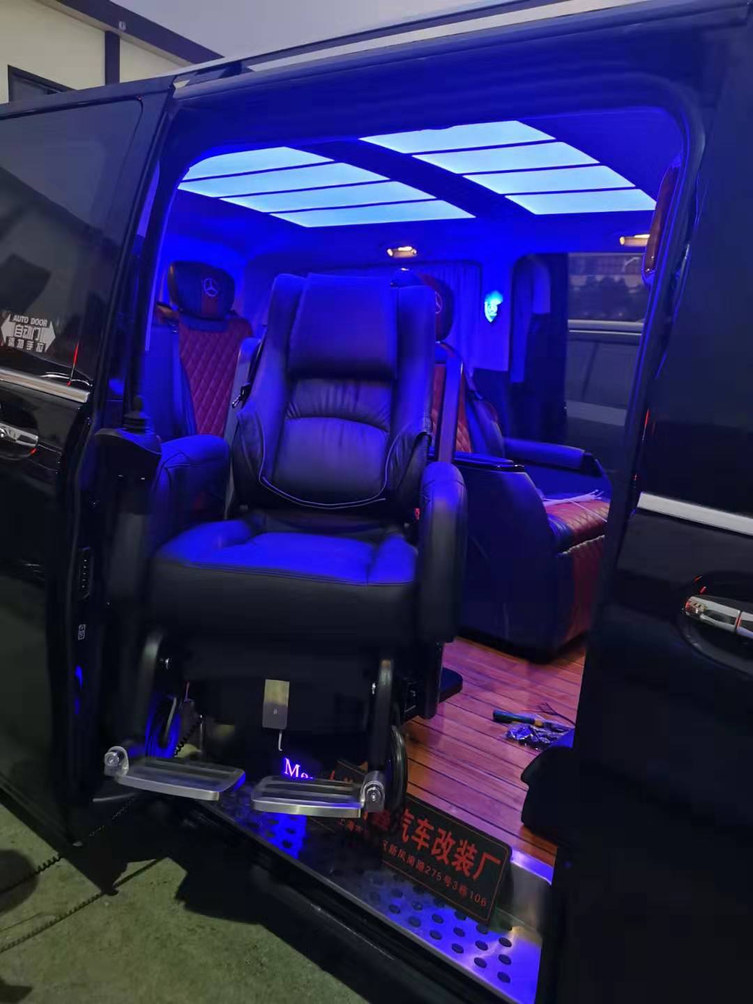 上海商務(wù)車改裝福祉座椅殘疾人輪椅