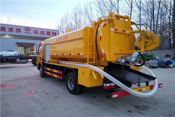 東風(fēng)高壓清洗吸污車(chē)圖片