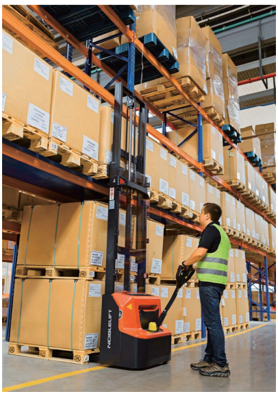 諾力天罡電動(dòng)堆高車搬運(yùn)車維修漏油圖片