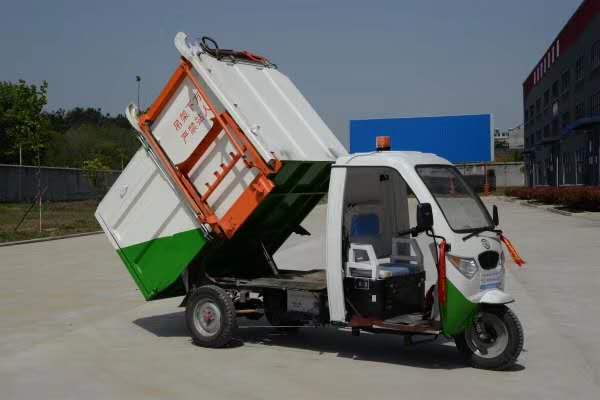全自動垃圾桶轉(zhuǎn)運車廠價出售、報價、電話【鄆城潤浩環(huán)衛(wèi)設備有限公司】