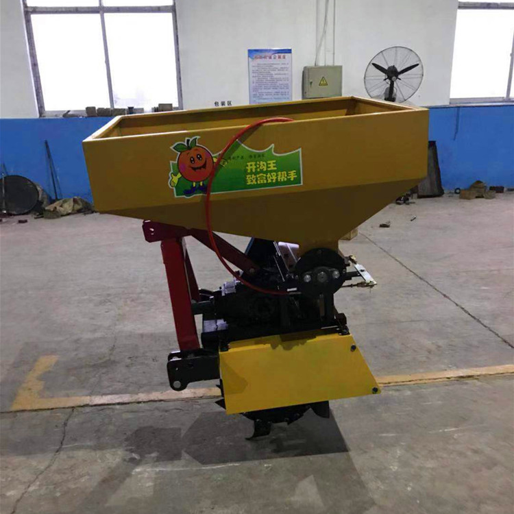 廠家直銷四輪拖拉機帶開溝施肥一體機 顆粒肥有機肥施肥機
