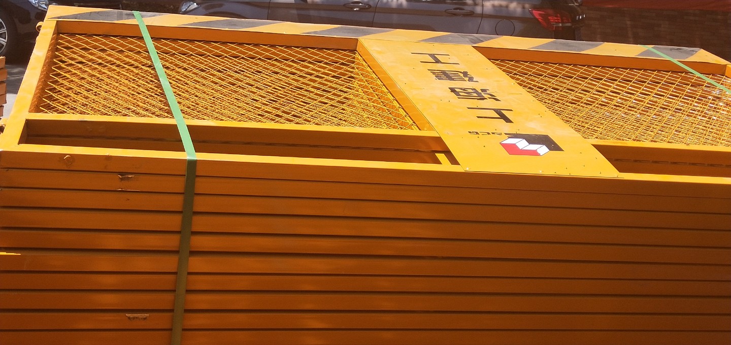 工地基坑護(hù)欄網(wǎng)，電梯井口防護(hù)網(wǎng)，工地基坑護(hù)欄網(wǎng)廠家報(bào)價(jià)