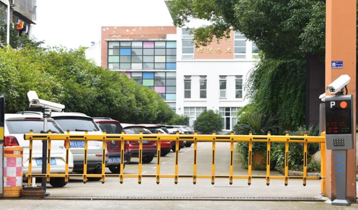 停車場自動車牌識別門衛(wèi)電動升降桿小區(qū)車輛收費系統(tǒng)道閘一體機