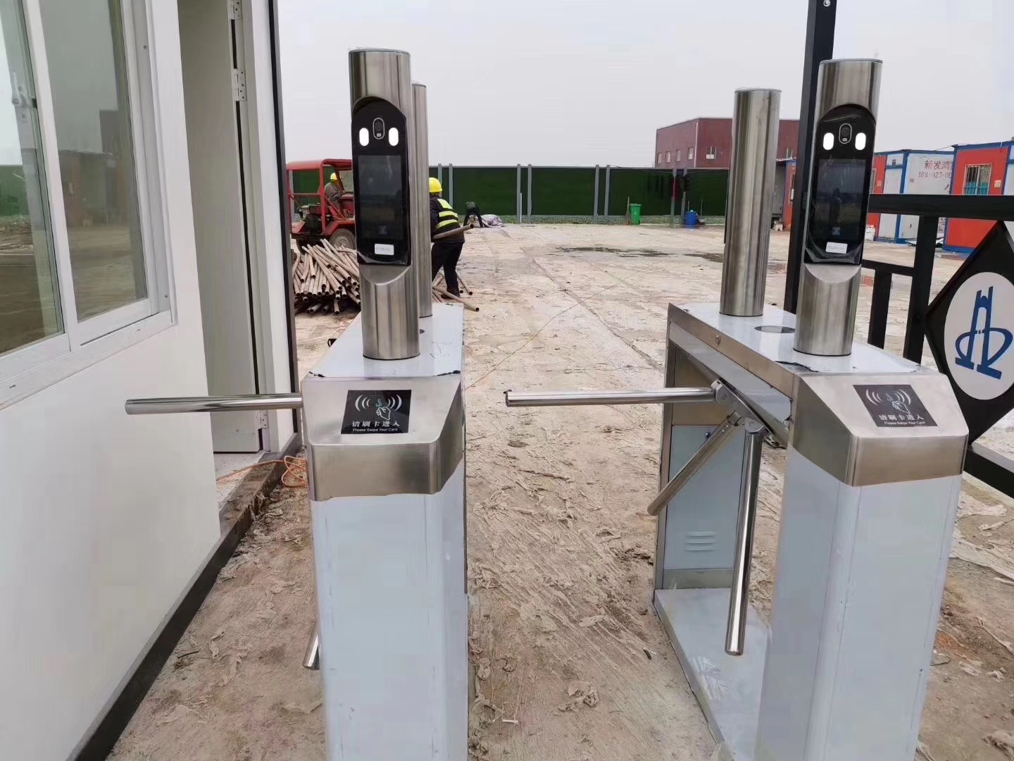 深圳 三輥閘翼閘擺閘價(jià)格 銷售安裝圖片