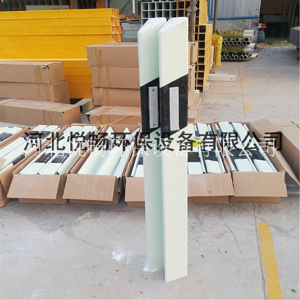 阻燃pvc柱式輪廓標(biāo)圖片