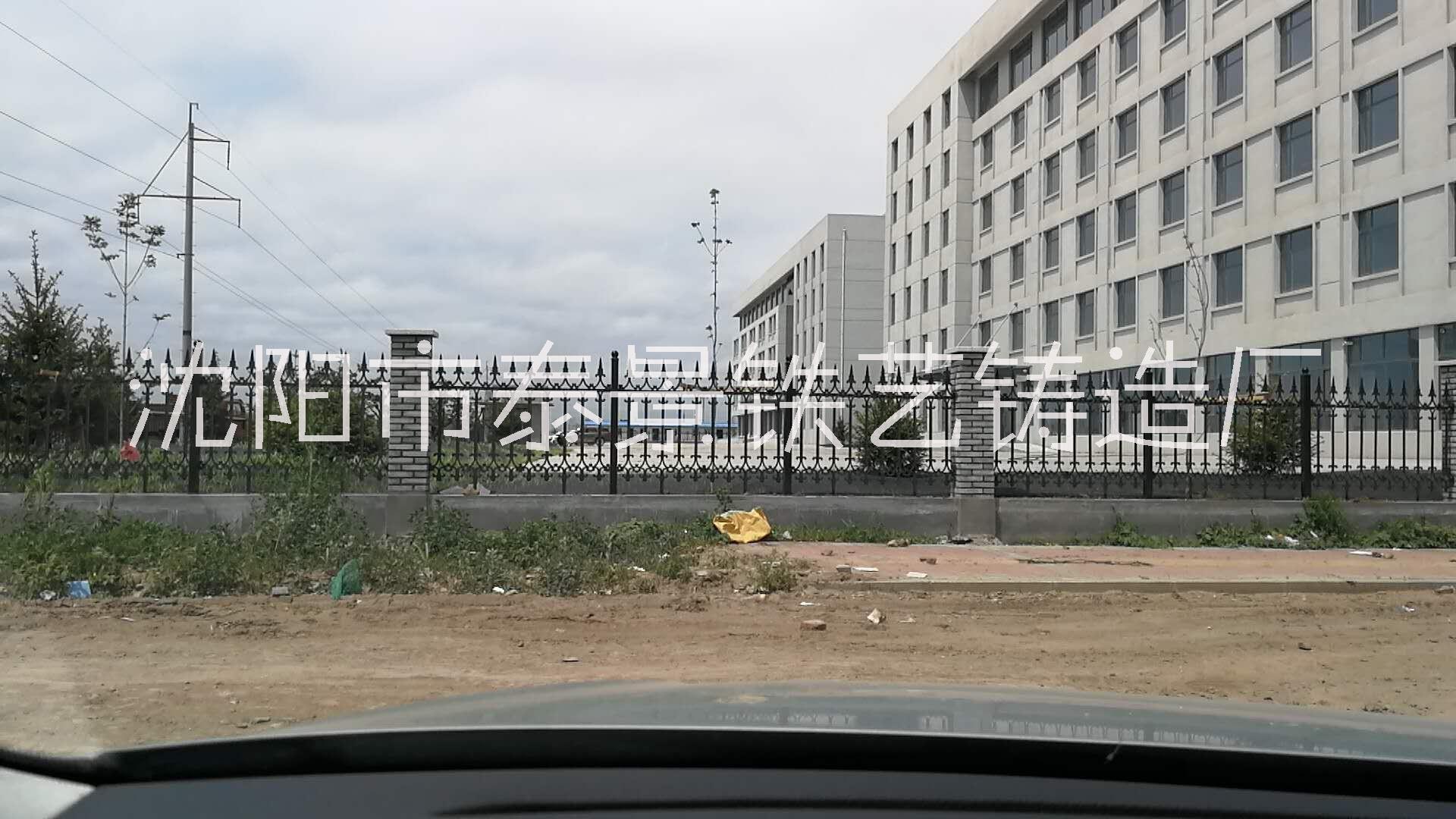 圍墻鐵藝護欄圖片/圍墻鐵藝護欄樣板圖 (3)