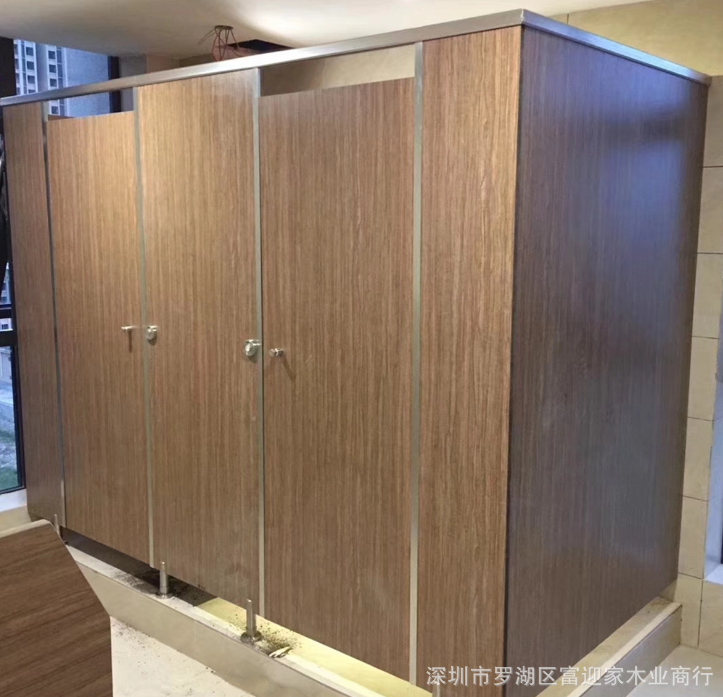 學校廁所隔斷圖片