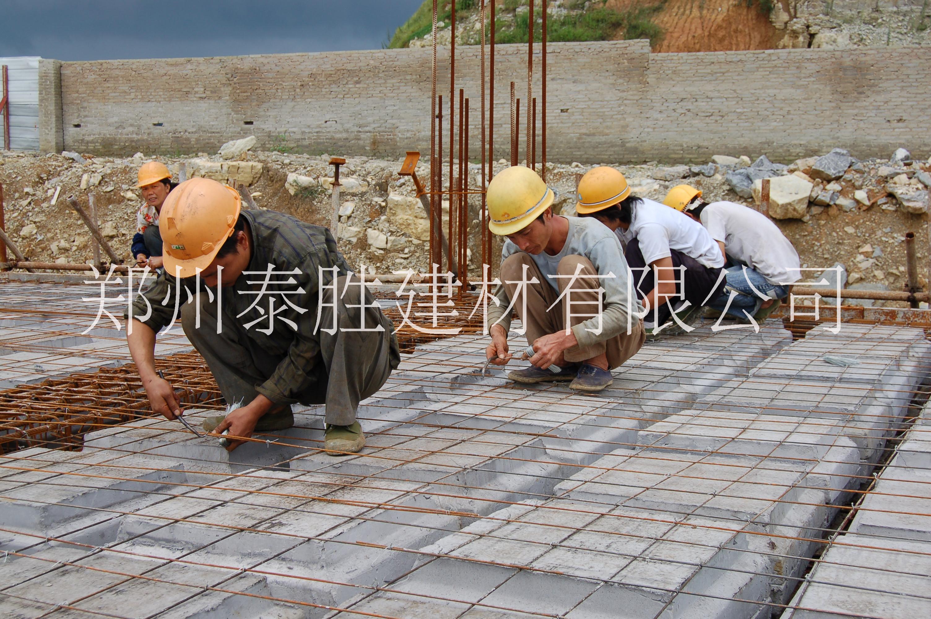 空腔内模现浇空心板填充体