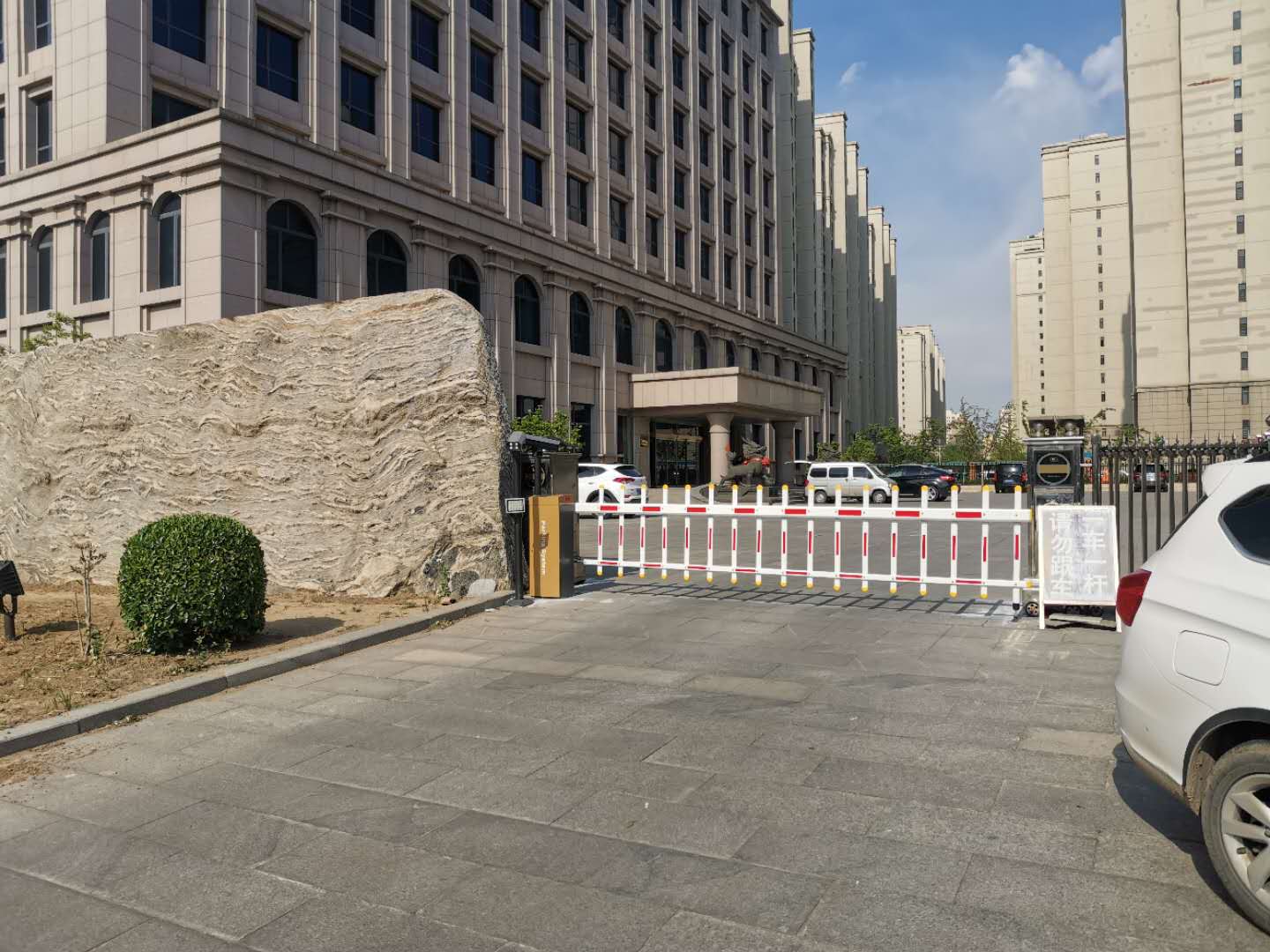 唐山停車場(chǎng)系統(tǒng) 唐山停車場(chǎng)系統(tǒng)，車牌識(shí)別