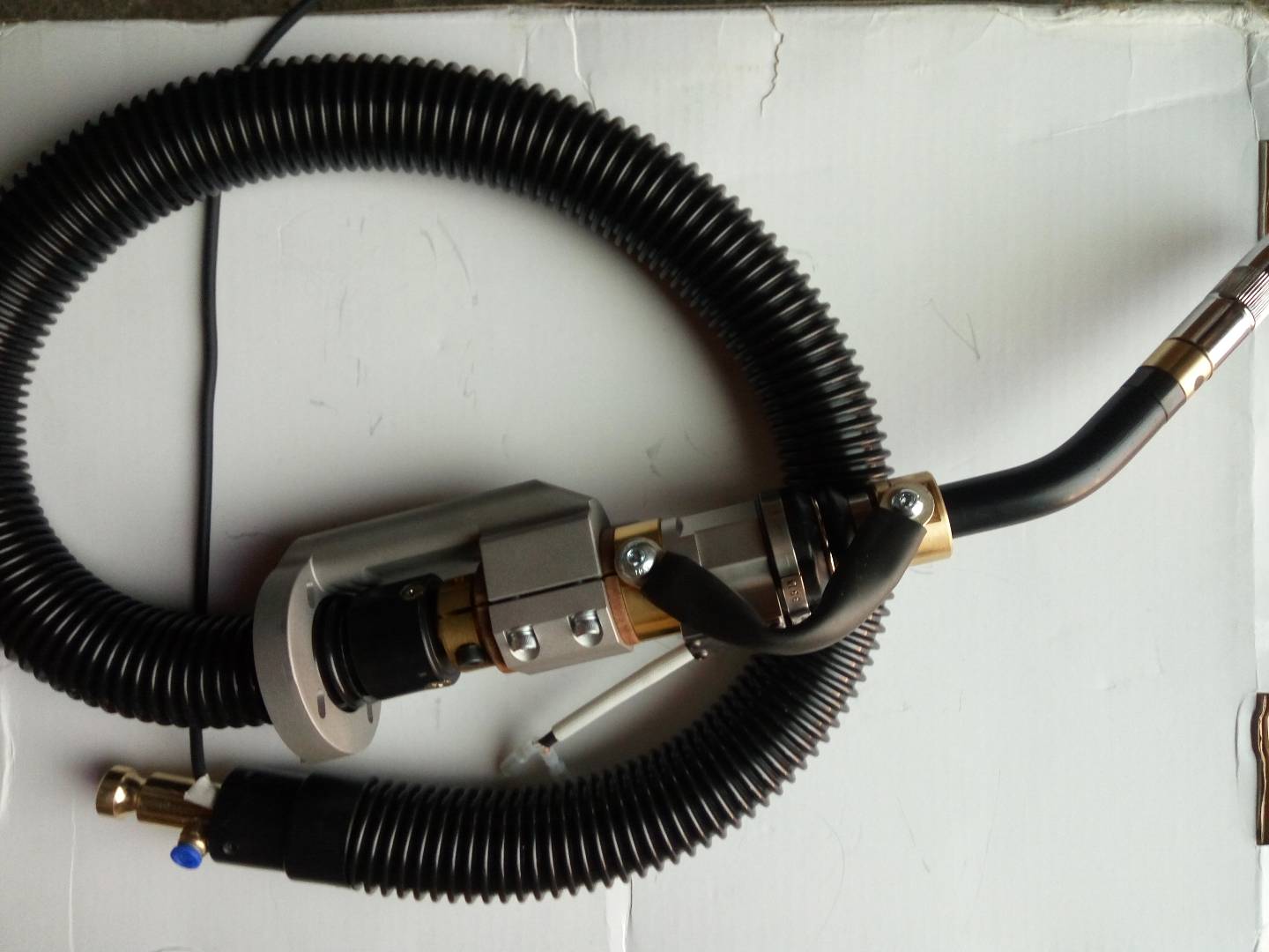 機(jī)器人焊槍圖片