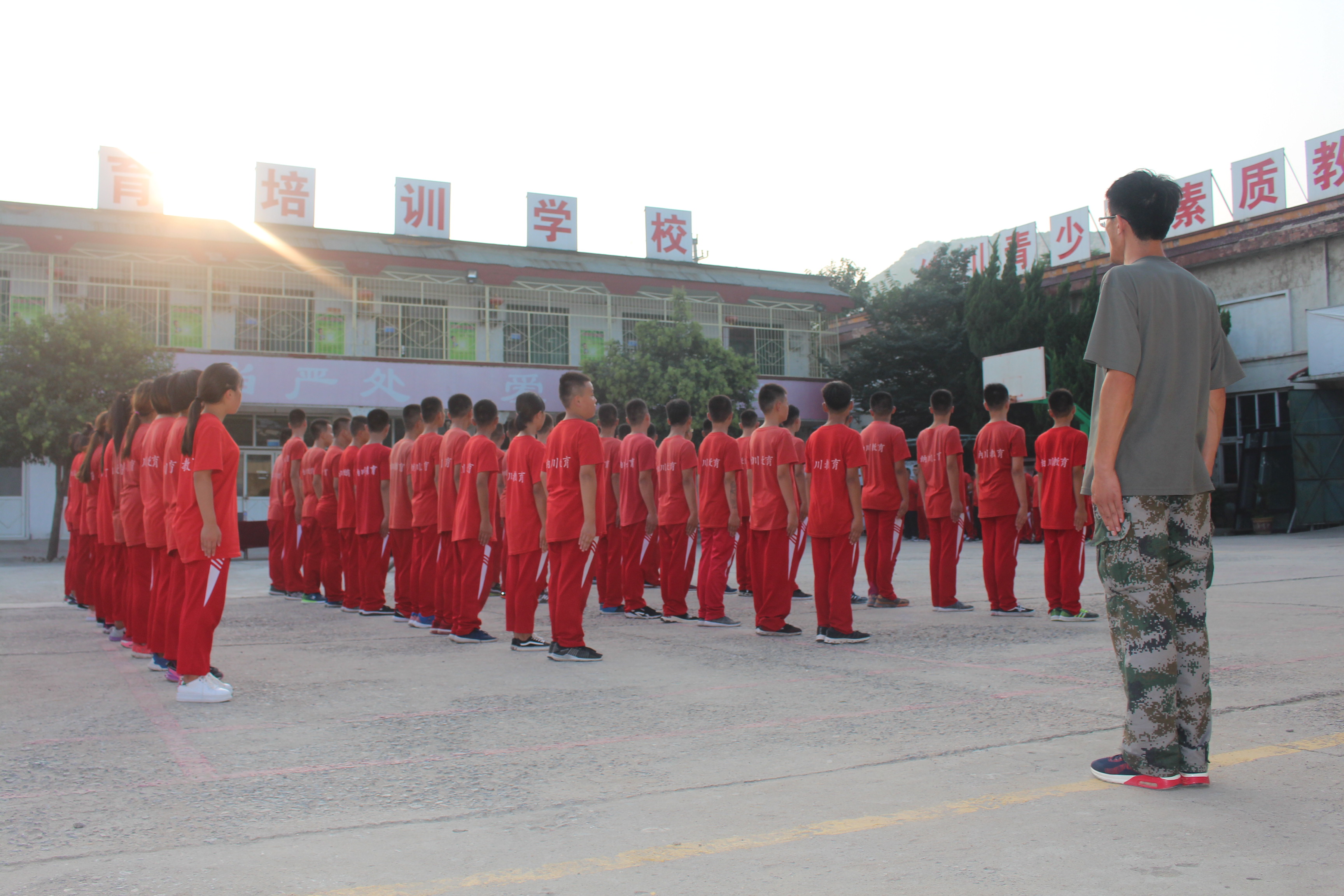 怎么對(duì)待孩子逆反心理圖片