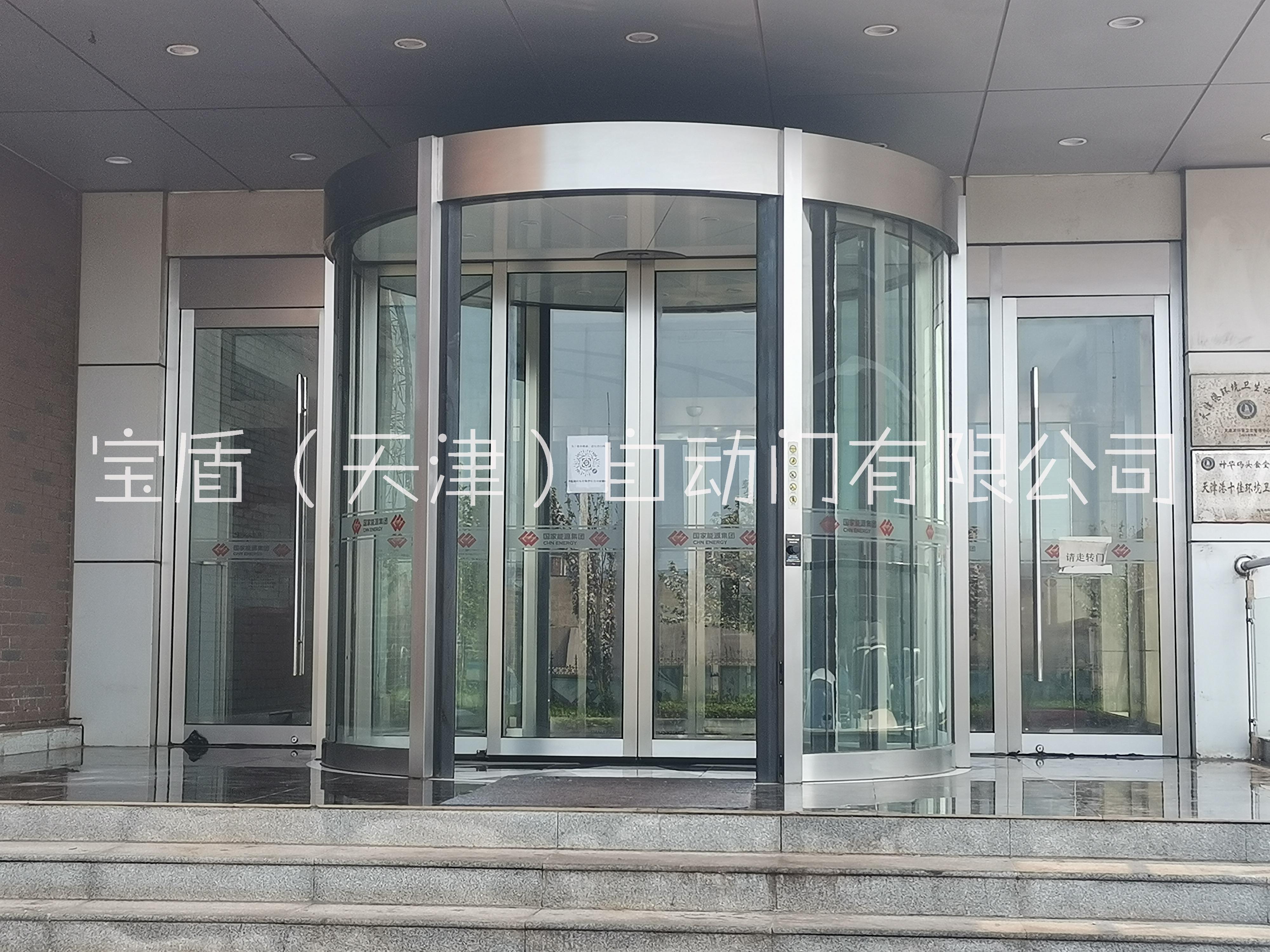皇家寶盾旋轉(zhuǎn)門圖片