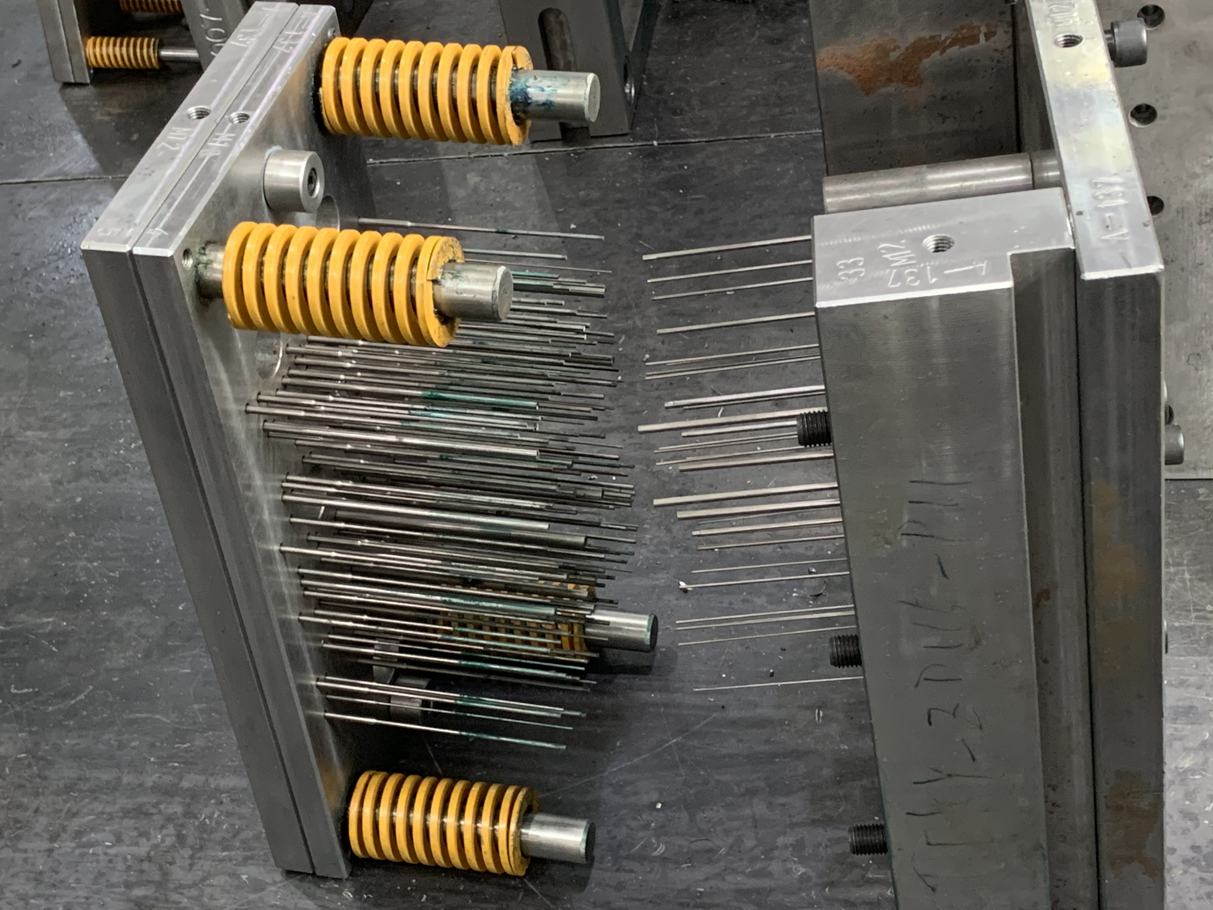 注塑模具圖片/注塑模具樣板圖 (2)