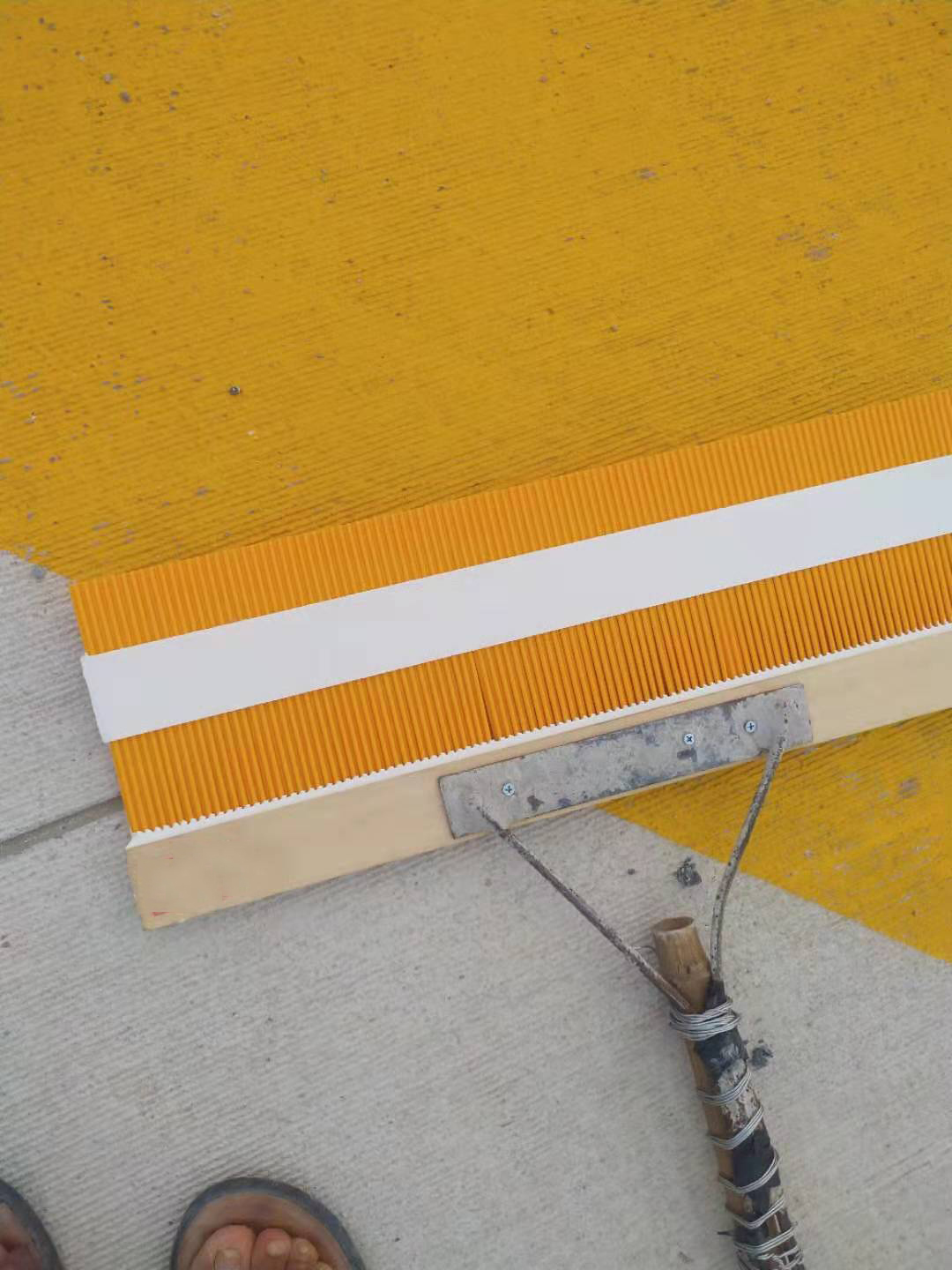 機(jī)場跑道混凝土路面拉毛器，拉毛刷圖片