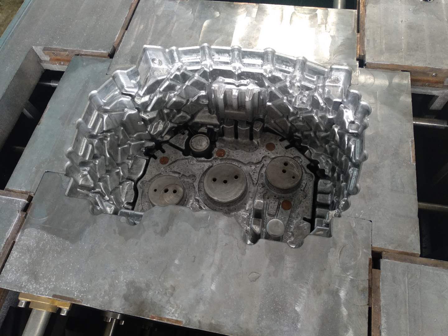 消失模變速箱殼體模具圖片